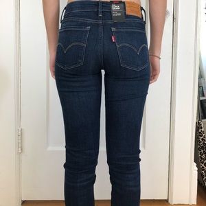 Dark wash Levi’s 710 mid rise super skinny jeans